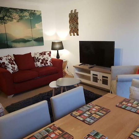 Chic Flat At Hairmyres Hospital & Train Station Apartment East Kilbride Bagian luar foto