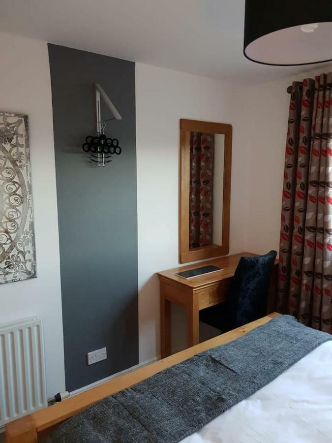 Chic Flat At Hairmyres Hospital & Train Station Apartment East Kilbride Bagian luar foto