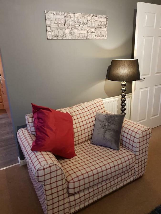 Chic Flat At Hairmyres Hospital & Train Station Apartment East Kilbride Bagian luar foto