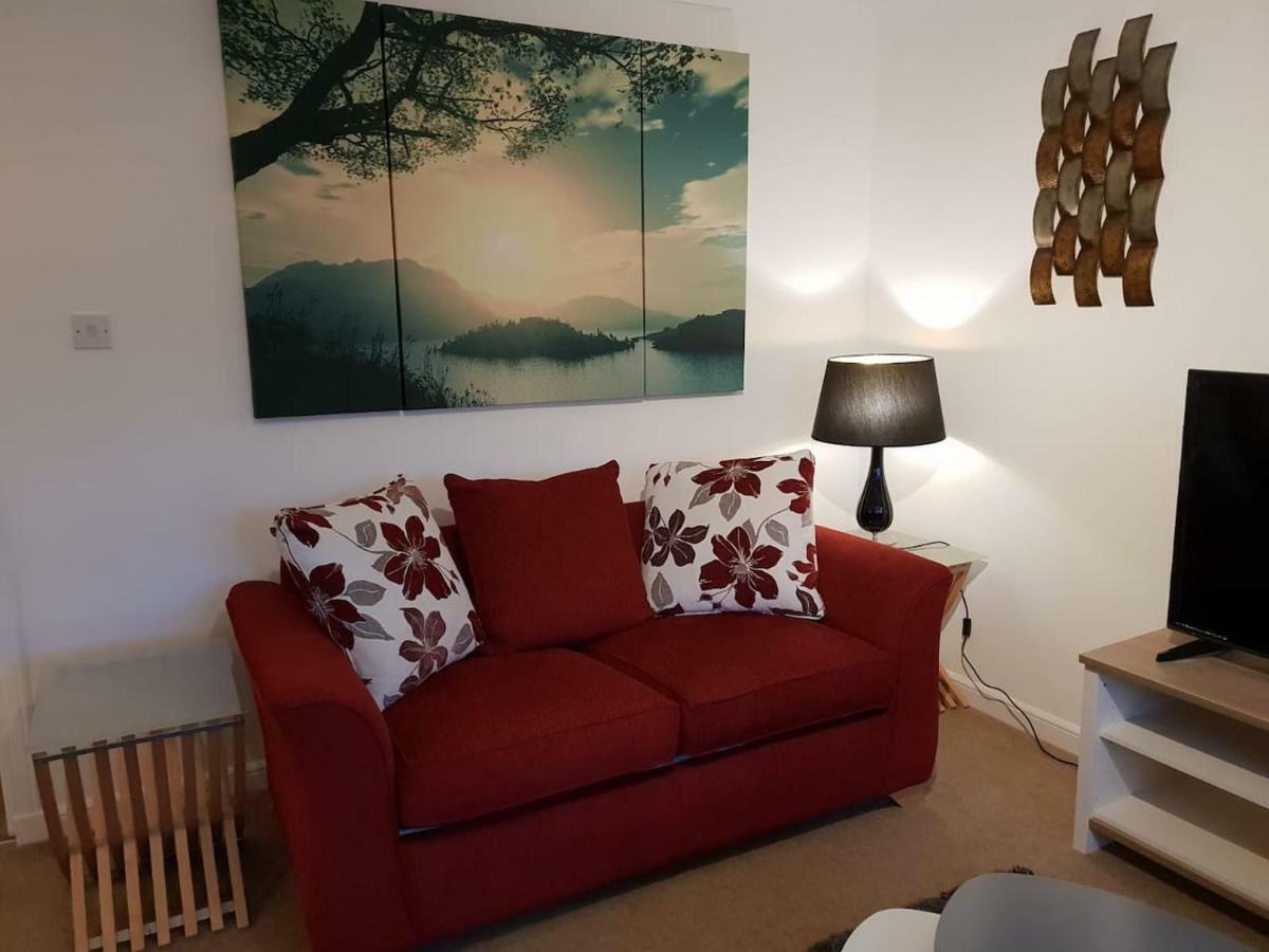 Chic Flat At Hairmyres Hospital & Train Station Apartment East Kilbride Bagian luar foto