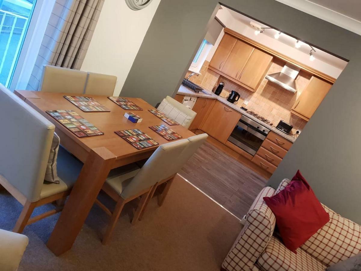 Chic Flat At Hairmyres Hospital & Train Station Apartment East Kilbride Bagian luar foto