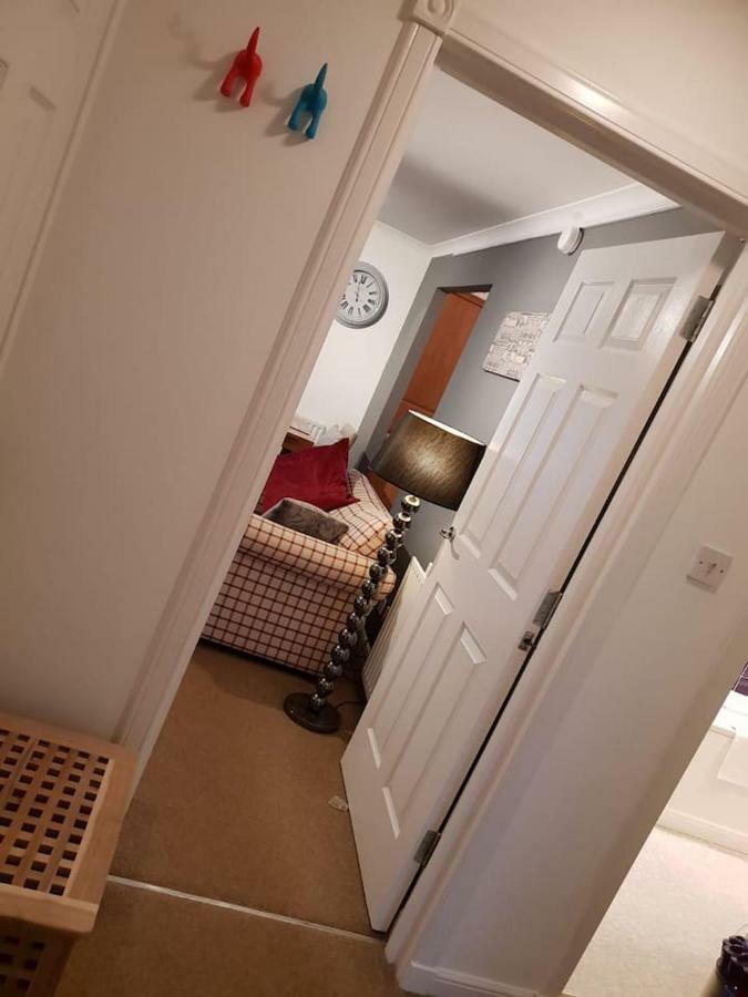 Chic Flat At Hairmyres Hospital & Train Station Apartment East Kilbride Bagian luar foto