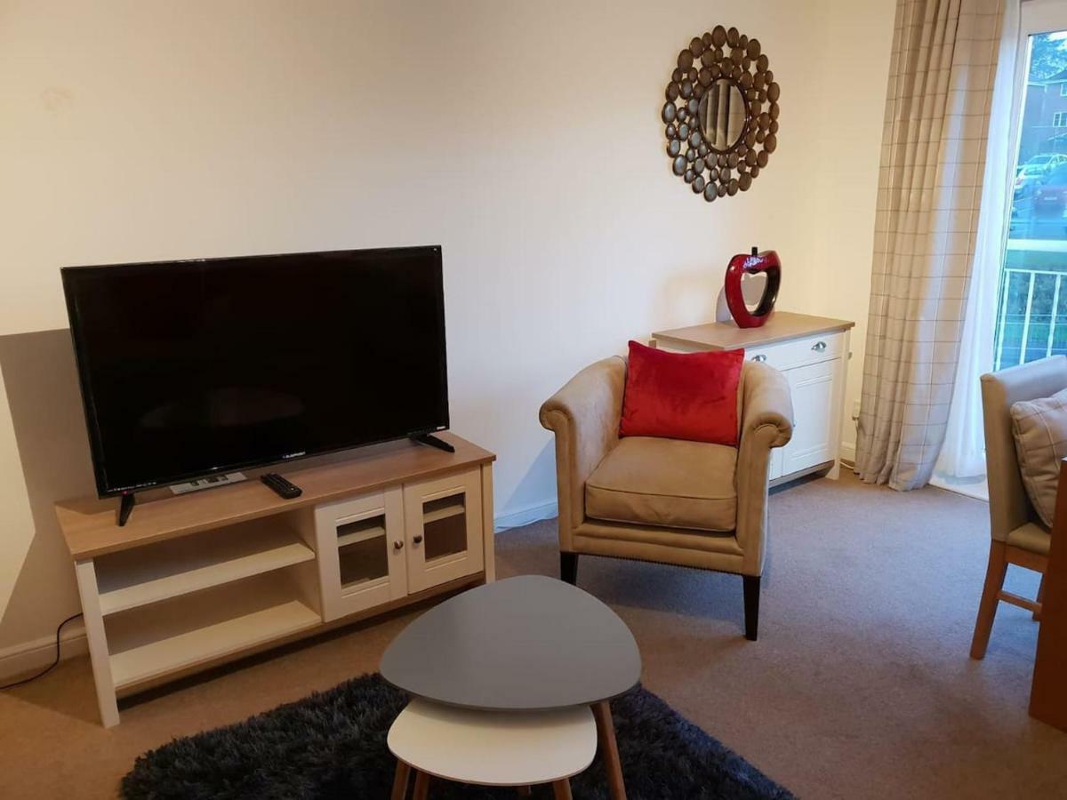 Chic Flat At Hairmyres Hospital & Train Station Apartment East Kilbride Bagian luar foto