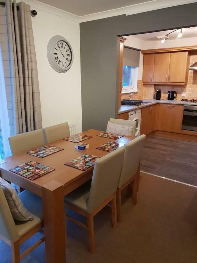 Chic Flat At Hairmyres Hospital & Train Station Apartment East Kilbride Bagian luar foto