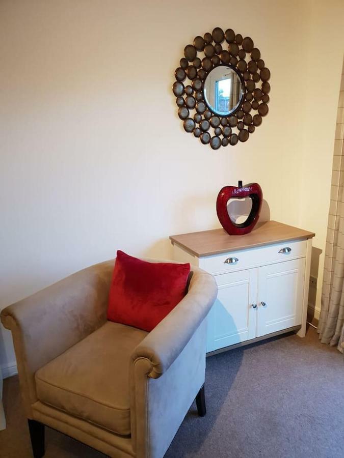 Chic Flat At Hairmyres Hospital & Train Station Apartment East Kilbride Bagian luar foto